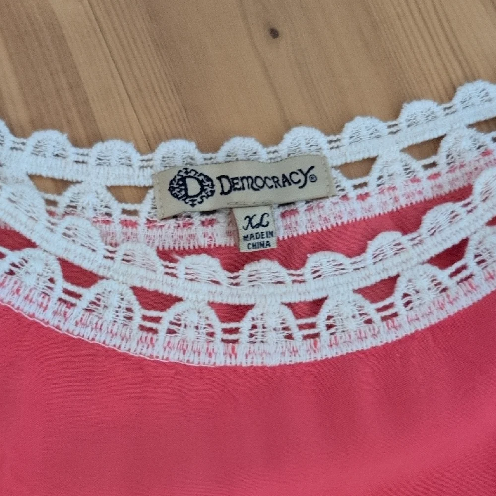 Democracy Coral and White Lace Blouse - Picture 3 of 3